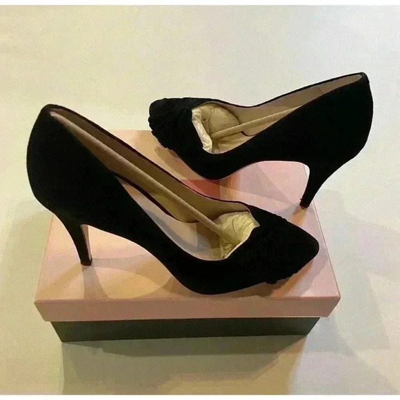 Kate Spade Pumps 10 High Heel Stiletto Black Suede 4” Alessia Pointed Toe Ruffle - Picture 2 of 7